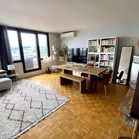 Large Cocoon With Balcony And View On Paris Apartament