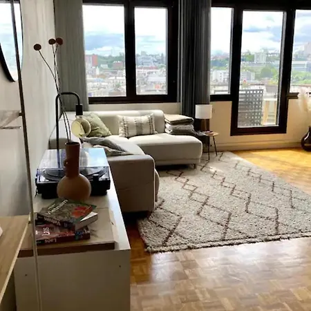 Large Cocoon With Balcony And View On Paris *